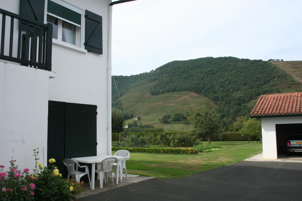 帕斯卡利娜住宿加早餐旅馆 Ispoure 外观 照片